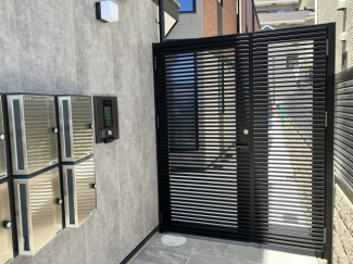 【エントランス】