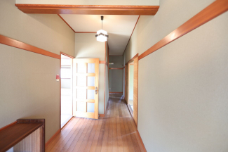 落ち着いた玄関です