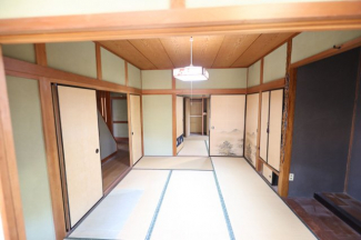 ゆったりとくつろげる和室です