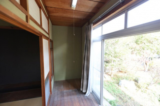 日が当たり明るい空間です