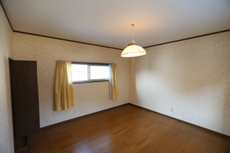 コンパクトで使いやすい洋室です