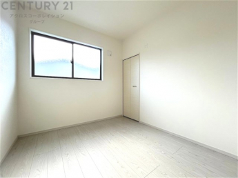 リラックスできるプライベート空間で、快適な睡眠をサポート。個人の好みに合わせたインテリアや寝具で心地良さを追求。プライベートな時間を過ごし、リフレッシュする場所におすすめです。