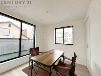 創造性や成長を促す遊びの空間を提供。学習や趣味に集中できる環境を整えます。個別のプライベートスペースは自己表現と自立心を育み、心地よい睡眠環境を整えリラックスできる場所を提供。
