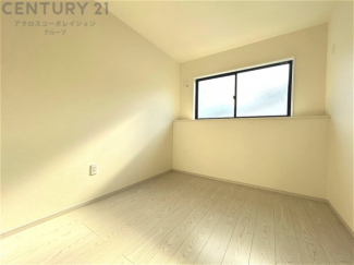 創造性や成長を促す遊びの空間を提供。学習や趣味に集中できる環境を整えます。個別のプライベートスペースは自己表現と自立心を育み、心地よい睡眠環境を整えリラックスできる場所を提供。