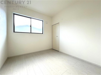 リラックスできるプライベート空間で、快適な睡眠をサポート。個人の好みに合わせたインテリアや寝具で心地良さを追求。プライベートな時間を過ごし、リフレッシュする場所におすすめです。