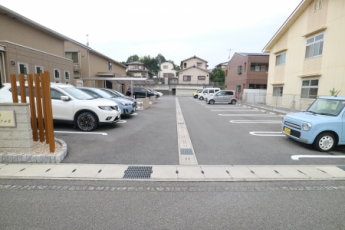 【駐車場】