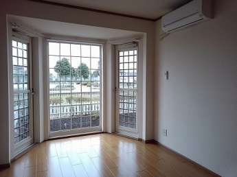 明るい色調の室内です