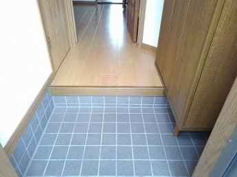 落ち着いた玄関です