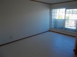 ゆったり過ごせる居間です