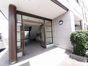 毎日通るエントランスはこのようになっています