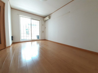 明るい色調の室内です