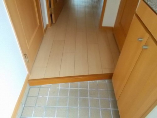 収納もある玄関です