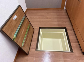 床下収納庫