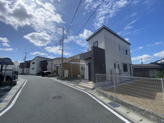 【前面道路含む現地写真】