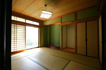 玄関左手前和室