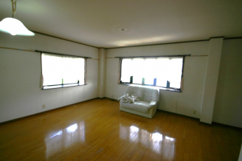 ２階リビング・ダイニング
明るく広々