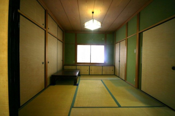 玄関左奥和室