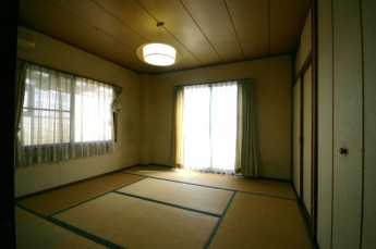 １階ダイニングキッチンにつながる和室