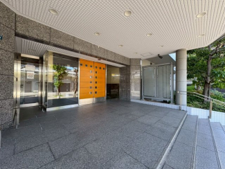 ゆとりのあるエントランスです