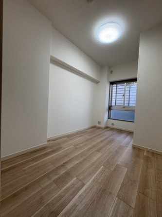 明るい洋室です