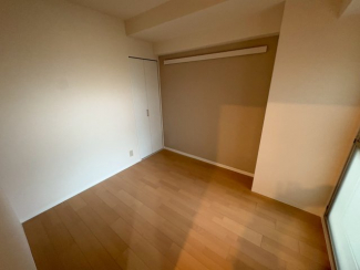 ゆったりした洋室です