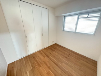 明るい洋室です