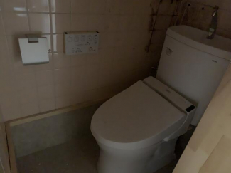 店内は昭和レトロでもトイレは新品！