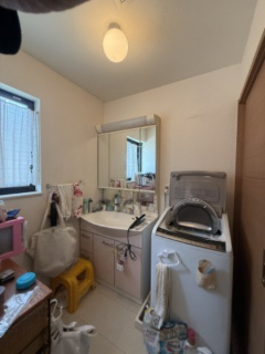 脱衣スペースもしっかりとれている洗面所です。