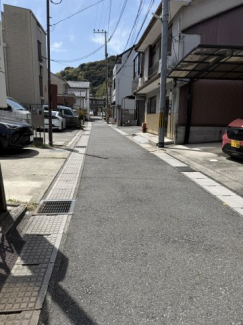 前面道路と周辺の様子です。