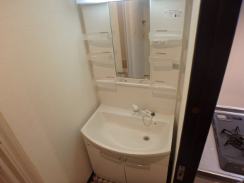 明るい洗面所です