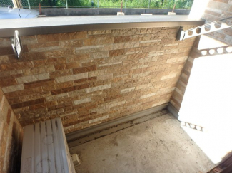 バルコニーからの眺めを楽しみながら食事をしませんか