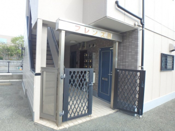 B棟エントランス