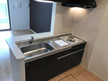 幅が広く作業しやすい対面キッチン