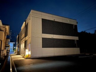 外観写真（夜）