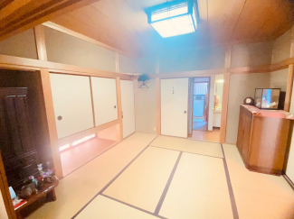 畳の上でゆっくりとくつろげる和室です