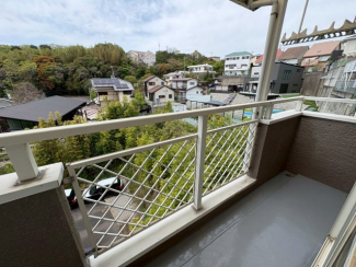 外からの目が気にならないバルコニーで洗濯物が干せます