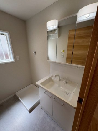 使いやすい独立洗面台です