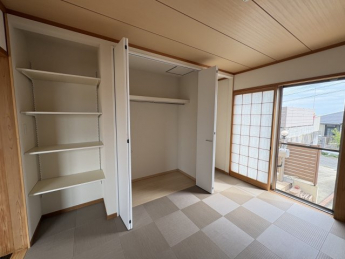 リビングからの和室は海の風を感じるくつろぎスペースです