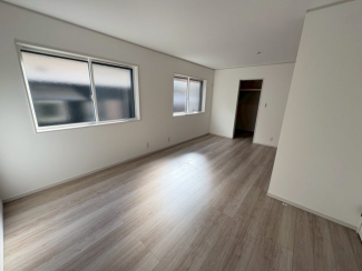 広々洋室：部屋を２つにすること可能