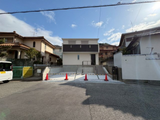 前面道路含む現地写真です