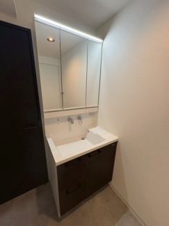 朝の身支度には欠かせない独立洗面化粧台