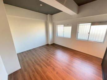 使い勝手のいい洋室です