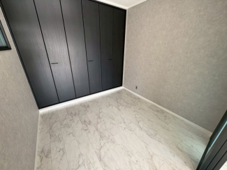 明るい洋室です