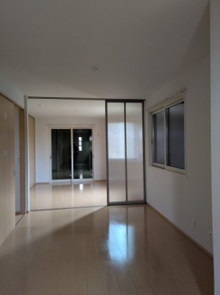 ダイニングと洋室を仕切れます。