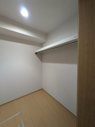 6畳の洋室にウォークインクローゼットあります。