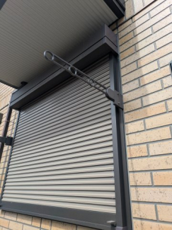 ベランダに物干し竿設置できます。