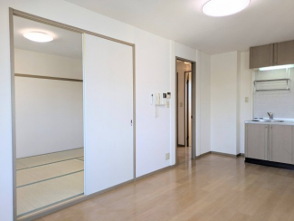 リビングの隣に畳のお部屋