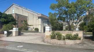 松山市立さくら小学校まで561m