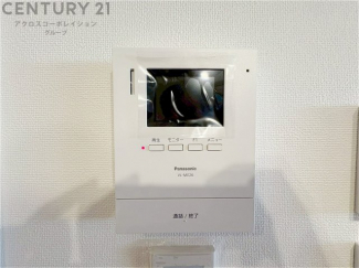 訪問者が来たときにテレビ画面で確認できるため、安心してドアを開けられます。録画機能があるものもあり、留守中に来訪者を記録しておくことができます。利便性が高く、セキュリティ面でも安心です。