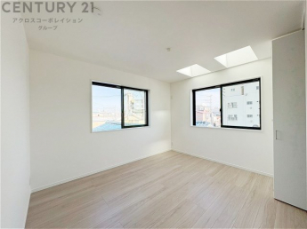 創造性や成長を促す遊びの空間を提供。学習や趣味に集中できる環境を整えます。個別のプライベートスペースは自己表現と自立心を育み、心地よい睡眠環境を整えリラックスできる場所を提供。